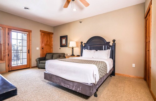 Three Lakes Condo | Third-floor studio with lake view, kitchenette, balcony, hot tubs, pool, & gym