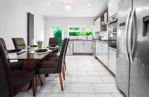 Hall Green House | This 3-bedroom luxury property is located within the county of West Midlands