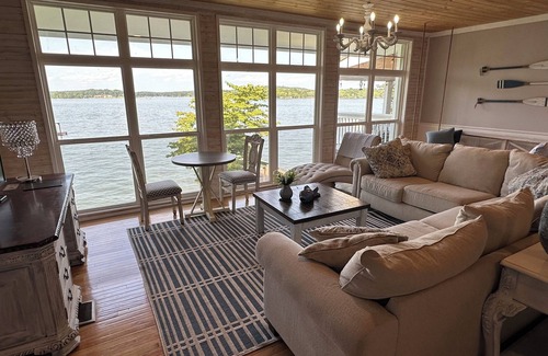 Cook Springs House | This 4 bedroom, 4 bath home sits on a peaceful cove on Logan Martin Laken nn