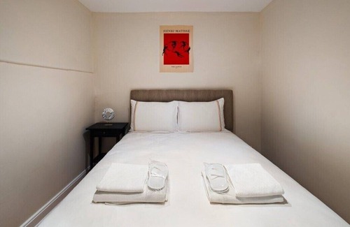 Arnavutkoy Apartment | This apartment is a 1 bedroom(s), 1 bathrooms, located in Beşiktaş, İstanbul.
