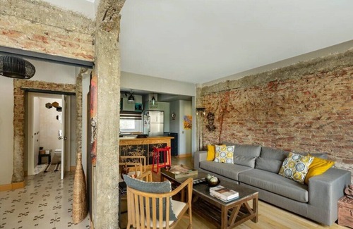 Bebek Apartment | This apartment is a 2 bedroom(s), 1.5 bathrooms, located in Beşiktaş, İstanbul.