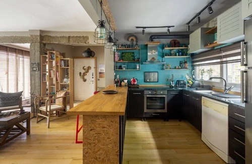 Bebek Apartment | This apartment is a 2 bedroom(s), 1.5 bathrooms, located in Beşiktaş, İstanbul.