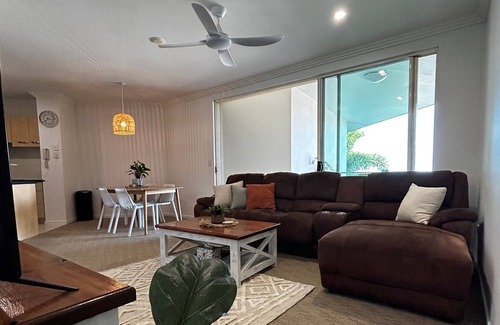 Battery Hill Apartment | This apartment is a 2 bedroom(s), 1 bathrooms, located in Battery Hill, QLD.