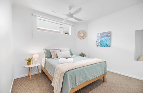 Battery Hill Apartment | This apartment is a 2 bedroom(s), 1 bathrooms, located in Battery Hill, QLD.