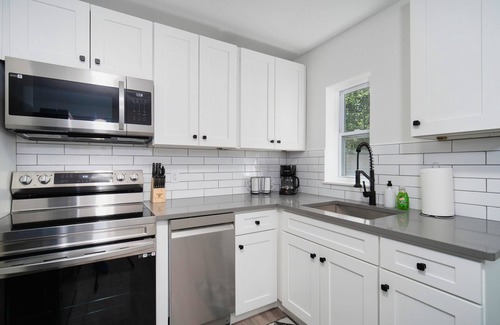 Murray Hill Apartment | This apartment is a 2 bedroom(s), 1 bathrooms, located in Jacksonville, FL.