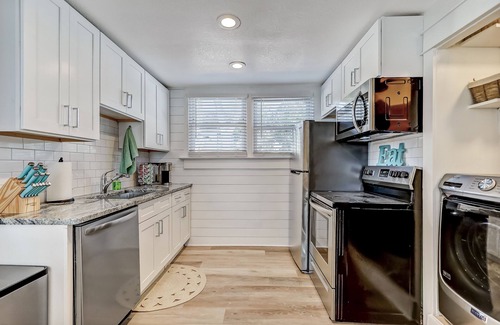 Jacksonville Beach Apartment | This apartment is a 2 bedroom(s), 1 bathrooms, located in Jacksonville, FL.