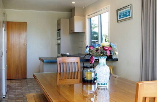 Taupo Cottage | This Bach Has it All - Rainbow Point Holiday Home