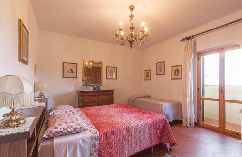Scarperia House | This beautiful and tastefully furnished vacation villa is located in the green hills of Mugello, rea