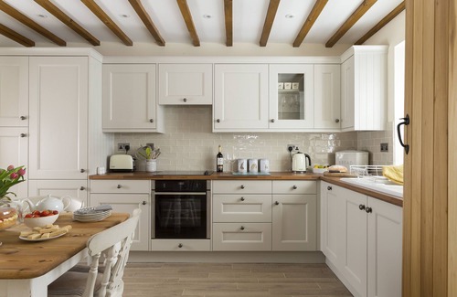 Chipping Norton Cottage | This beautiful cottage enjoys a fabulous rural location on a mixed working farm.