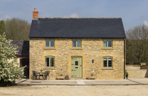 Chipping Norton Cottage | This beautiful cottage enjoys a fabulous rural location on a mixed working farm.