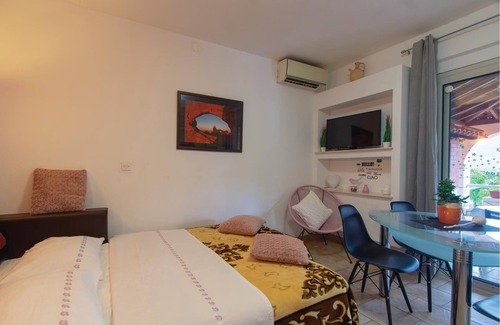 Medvinjak Apartment | This beautiful house is located on a hill and in Medvinjak, a suburb of Korcula.