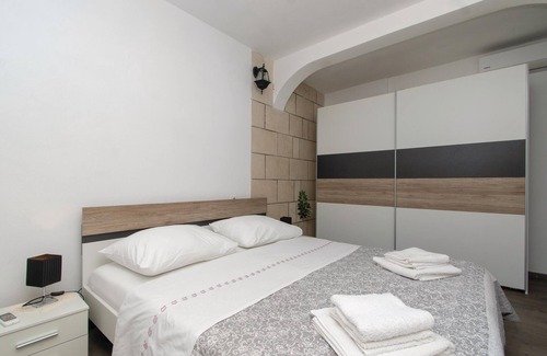 Medvinjak Apartment | This beautiful house is located on a hill and in Medvinjak, a suburb of Korcula.