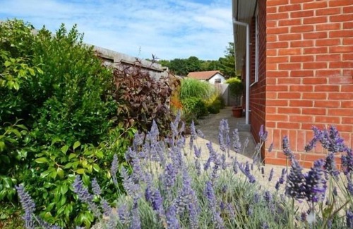 East Runton Cottage | This beautifully furnished bungalow is situated in the peaceful surroundings of Top Common in East R