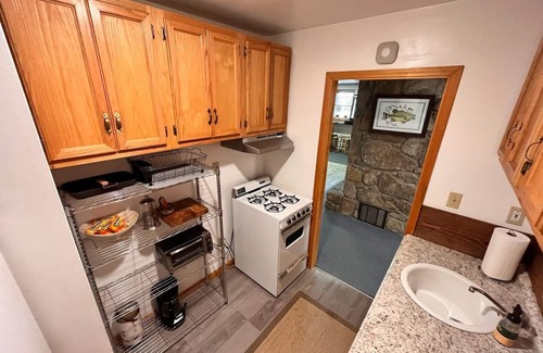 Mars Hill Cabin | This cabin is a 2 bedroom(s), 1 bathrooms, located in Mars Hill, NC.