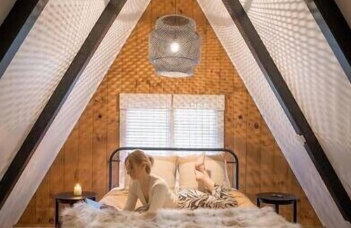 East Jamaica Cabin | This cabin is a 2 bedroom(s), 1.5 bathrooms, located in Jamaica, VT.