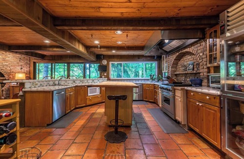 Stratton Mountain Ski Chalet | This chalet is a 5 bedroom(s), 3.5 bathrooms, located in Stratton Mountain, VT.