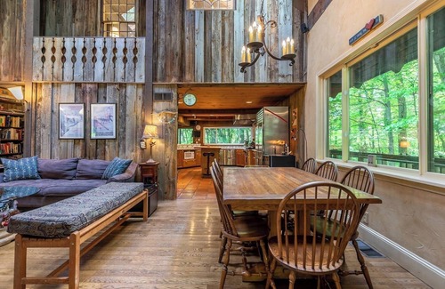 Stratton Mountain Ski Chalet | This chalet is a 5 bedroom(s), 3.5 bathrooms, located in Stratton Mountain, VT.
