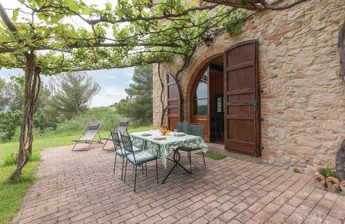 Toiano House | This characteristic barn has been completely renovated and divided into two apartments.