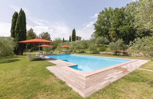 Toiano House | This characteristic barn has been completely renovated and divided into two apartments.
