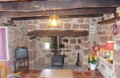 Teillots House | This charming cottage, once a barn, benefits from a quiet and rural location next to an old farmhous