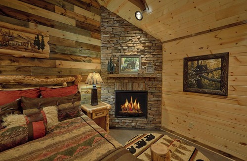 Gatlinburg - Pigeon Forge Resort | This charming retreat comfortably sleeps 12 people!
