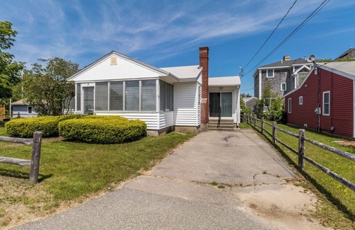 Southern Coast Cottage | This charming cottage boast an enclosed porch for the beautiful Ocean Views!