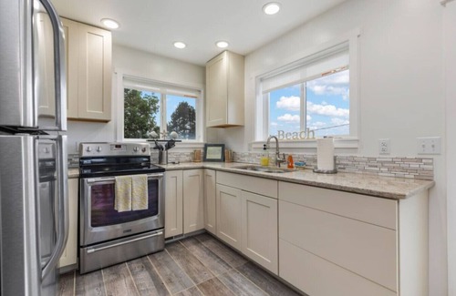 Clinton House | This charming waterfront home is the perfect destination for a family vacation your loved ones will treasure forever.