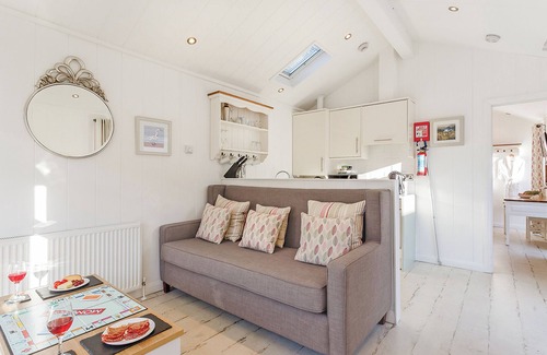 Hele Ski Chalet | This chic country style beach hut is ideal for a romantic escape by the sea.