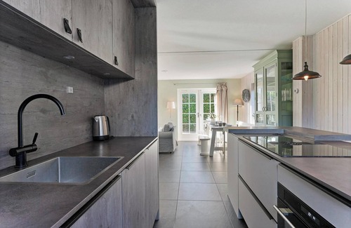 Ouddorp House | This cosy holiday home for 6 people, is located near the sea in the front part of the green Noordzeepark.