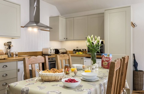 Kingham Cottage | This cottage combines rural charm with a luxurious finish and peaceful location.