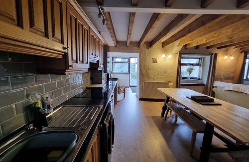 Edern Cottage | This cottage is located less than 1 mile from Morfa Nefyn beach, the Ty Coch pub