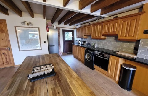 Edern Cottage | This cottage is located less than 1 mile from Morfa Nefyn beach, the Ty Coch pub
