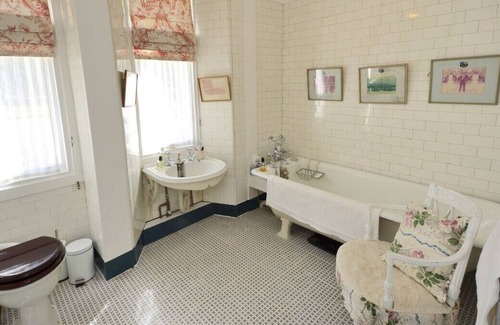 Elgin Cabin | This country house is a 6 bedroom(s), 6.5 bathrooms, located in Lhanbryde, Scotland.