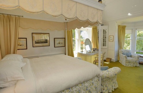 Elgin Cabin | This country house is a 6 bedroom(s), 6.5 bathrooms, located in Lhanbryde, Scotland.