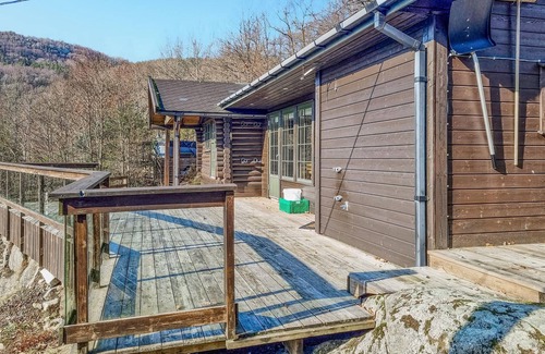 Lyngdal House | This cozy and comfortable vacation home welcomes you on a formidable panoramic plot.