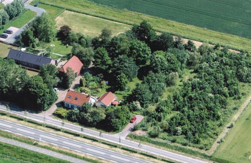 Groede House | This cozy cottage is located on a plot of 13000 square meters.