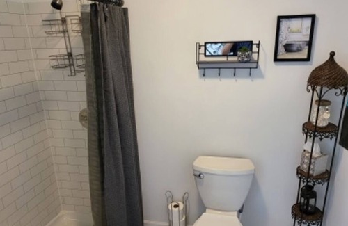 Shelbyville Apartment | This cozy, furnished apartment is perfect for the traveling professional.