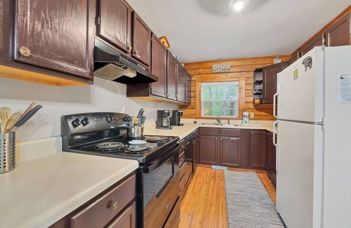 Townsend Cabin | This cute mountain home is perfect for your family getaway