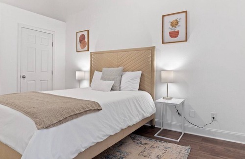 Saint Thomas Development Apartment | This duplex is a 3 bedroom(s), 2 bathrooms, located in New Orleans, LA.