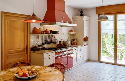 Pace House | This elegant house is located in a large residential area of the town of Pacé, 10 km from Rennes.