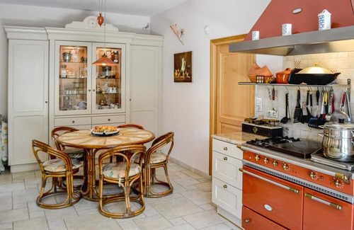 Pace House | This elegant house is located in a large residential area of the town of Pacé, 10 km from Rennes.