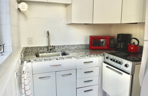 Lower Avenues Apartment | This fourplex is a 1 bedroom(s), 1 bathrooms, located in Salt Lake City, UT.