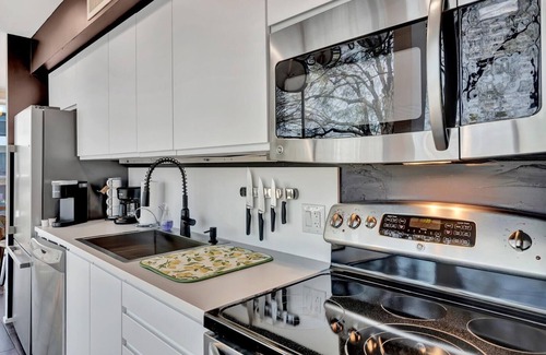 Security Acres House | This fully updated, three-story contemporary townhome is the perfect spot for business or a getaway