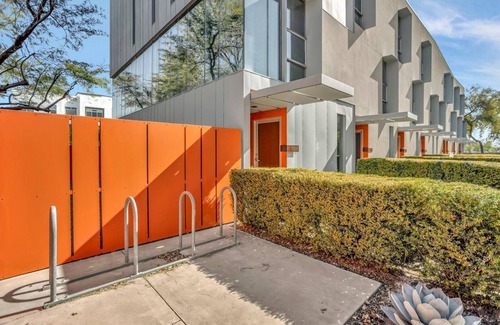 Security Acres House | This fully updated, three-story contemporary townhome is the perfect spot for business or a getaway