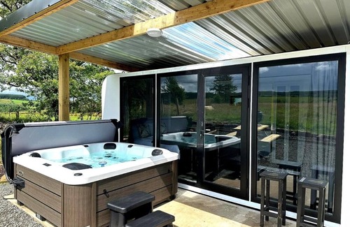 Coleraine Apartment | This dome house is a 1 bedroom(s), 1 bathrooms, located in Causeway Coast and Glens, Northern Ireland.