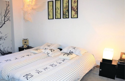 Meyreuil House | This great vacation home above a beautiful stream has a private pool and welcomes its guests in Meyr