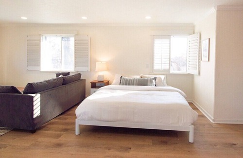 Barths House | This guest house is a 0 bedroom(s), 1 bathrooms, located in Wheat Ridge, CO.