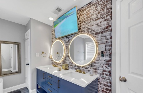 McDonough House | This Homey Getaway is spacious and recently remodeled, great for game night!