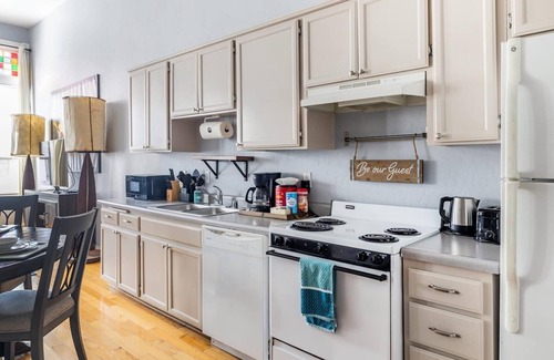 Gaslamp Quarter Hotel | This hotel is a 1 bedroom(s), 1 bathrooms, located in San Diego, CA.
