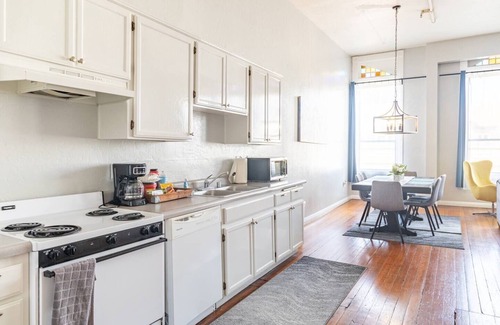 Gaslamp Quarter Hotel | This hotel is a 1 bedroom(s), 1 bathrooms, located in San Diego, CA.